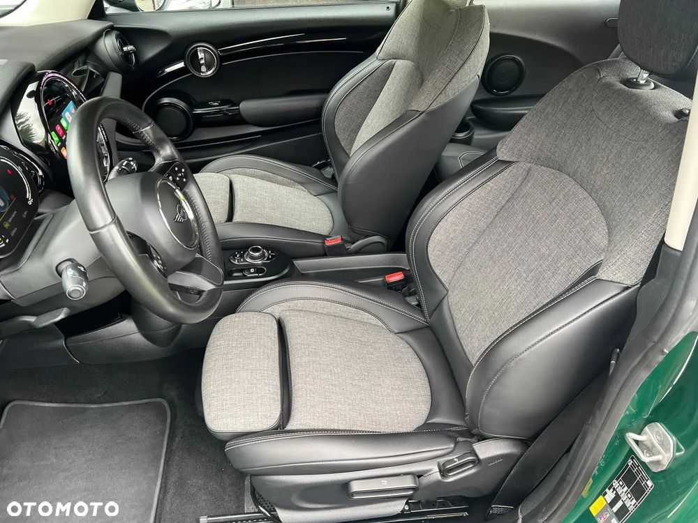 MINI Cooper SE Classic Trim - 13