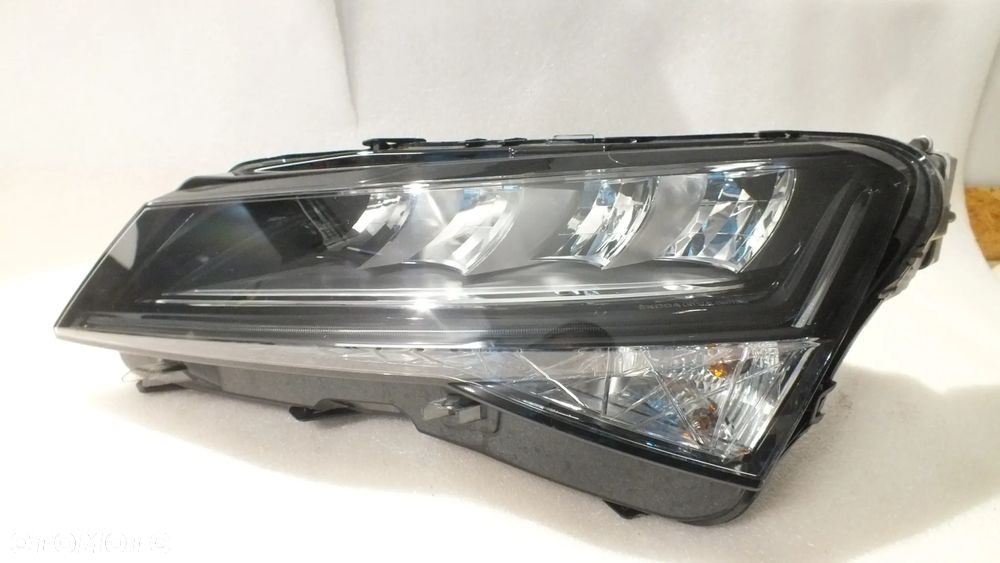 Lampa przednia lewa Skoda Superb III 3v1 led - 1
