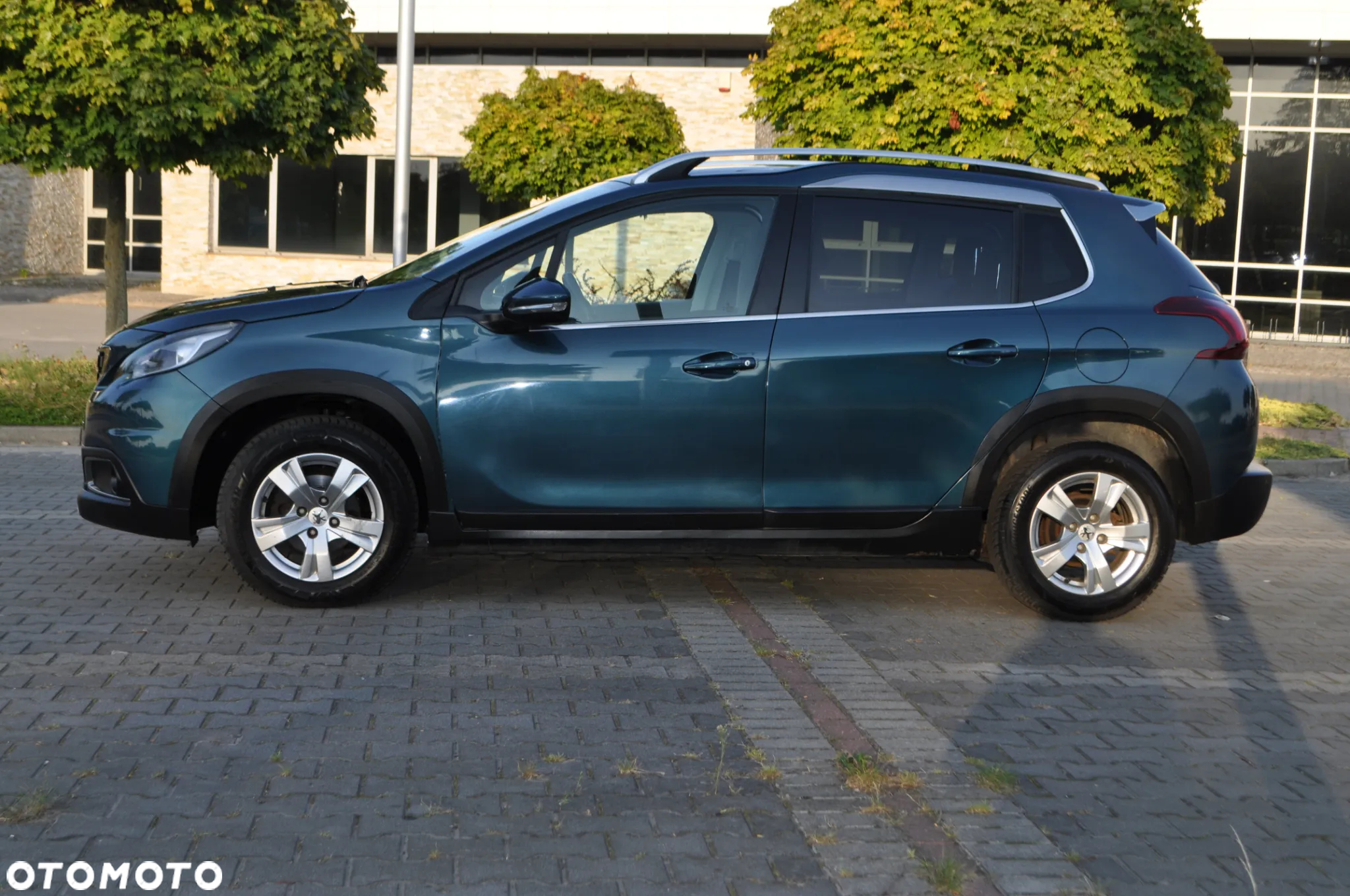 Peugeot 2008 1.6 BlueHDi Allure S&S - 13