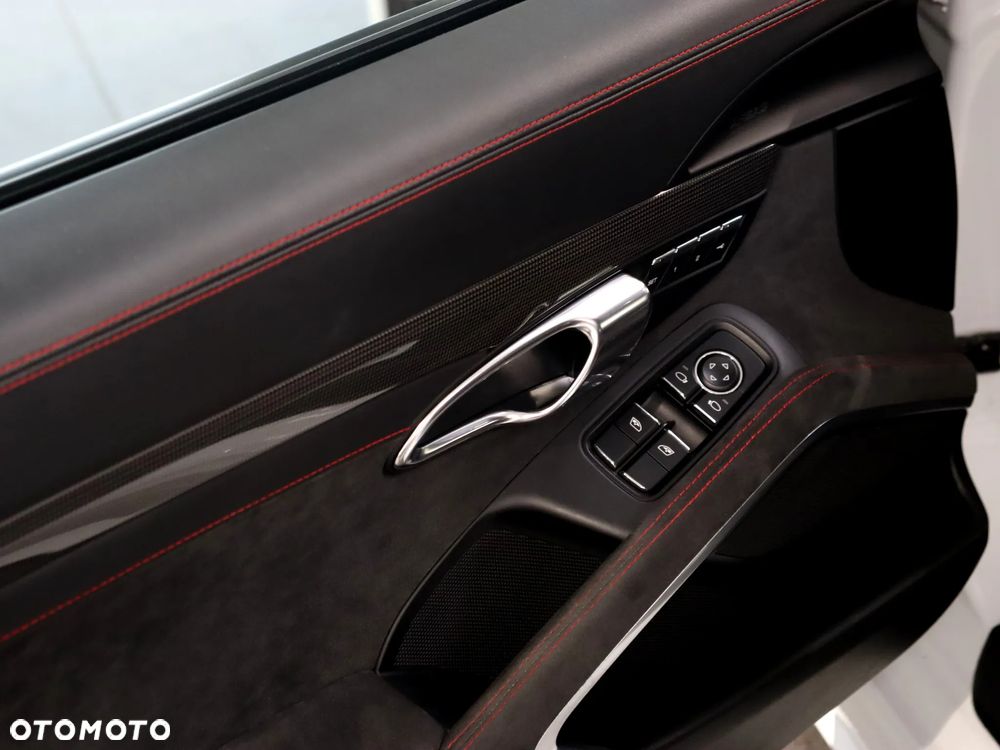 Porsche 911 Carrera 4 GTS PDK - 24