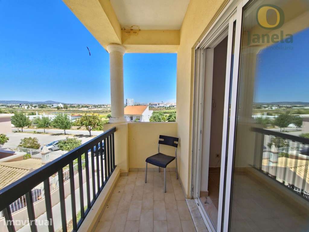 Excelente T2 com boas varandas, Vista Mar, Garagem e arrecadação - Grande imagem: 3/29