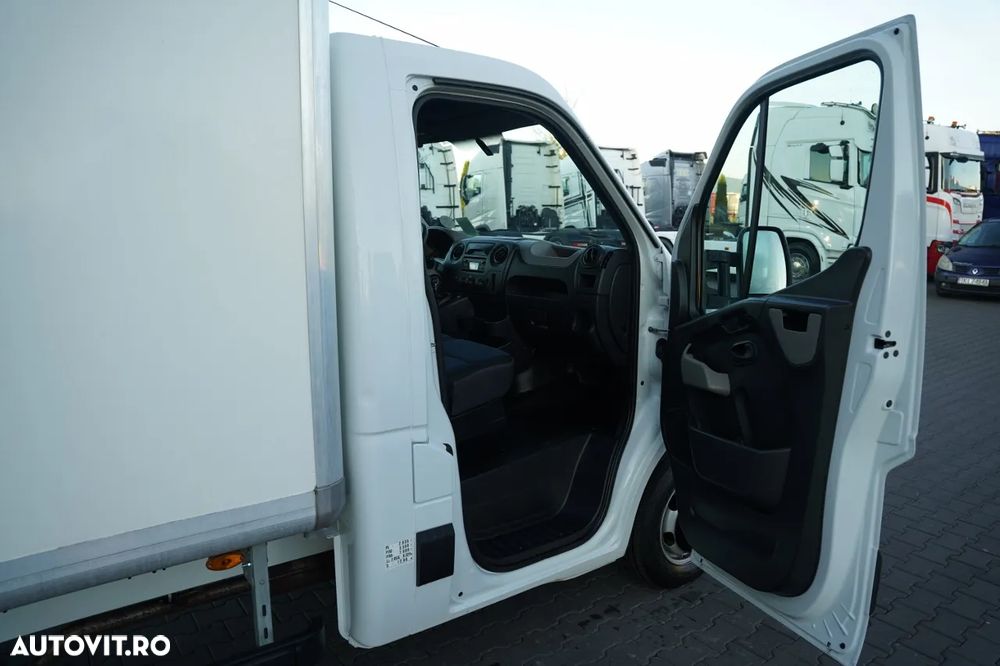 Renault RENAULT MASTER / MAXI / CAROSERIE TIP BOX - 3,8 M / ROȚI SPATE DUBLE / LIFT HIDRAULIC DHOLLANDIA / IMPORT / - 37