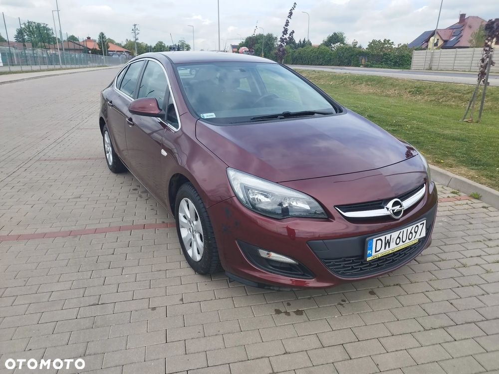 Opel Astra 1.6 Executive EU6 - 2