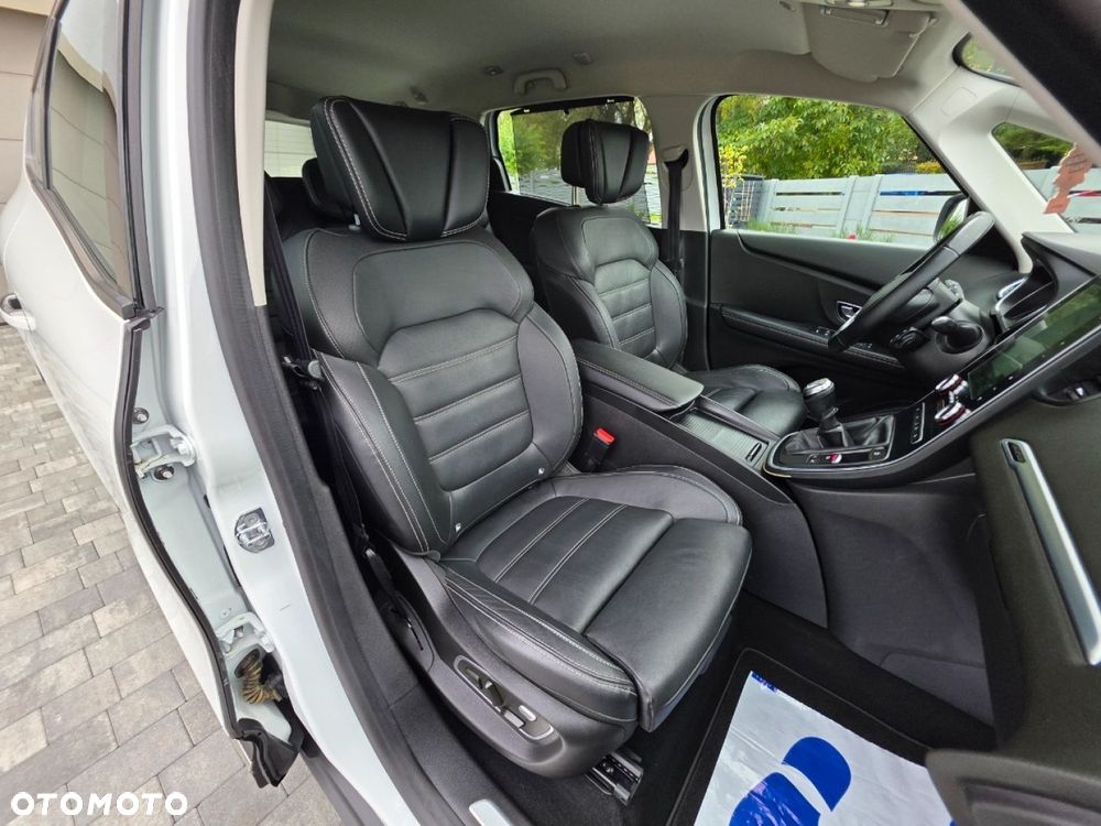 Renault Grand Scenic - 27