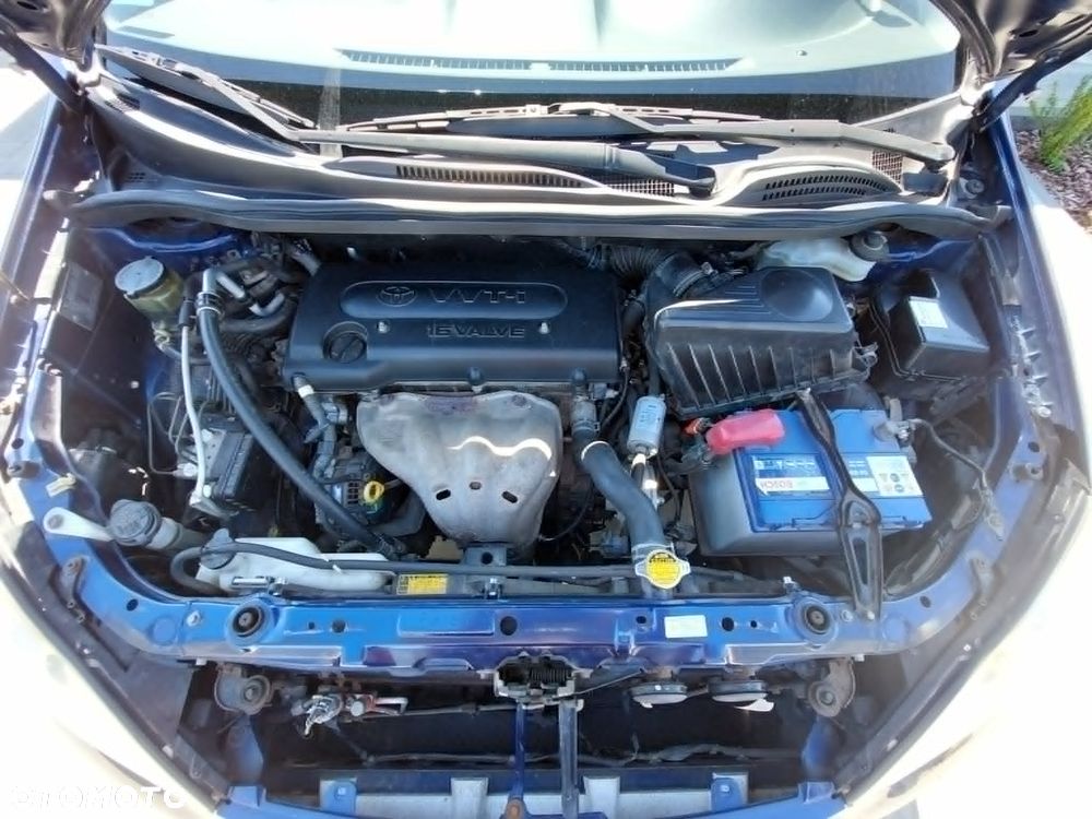 Toyota Avensis Verso Executive - 12