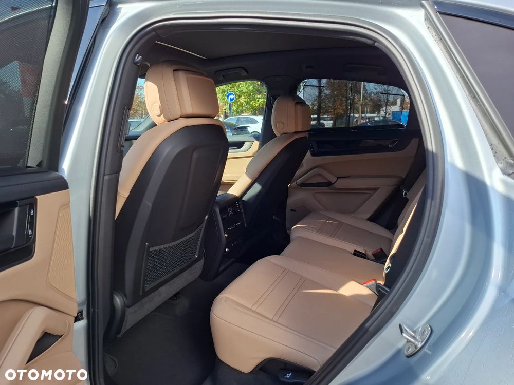 Porsche Cayenne E-Hybrid PHEV Black Edition - 24