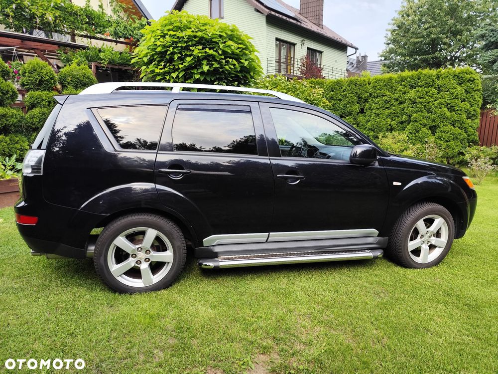 Mitsubishi Outlander - 1