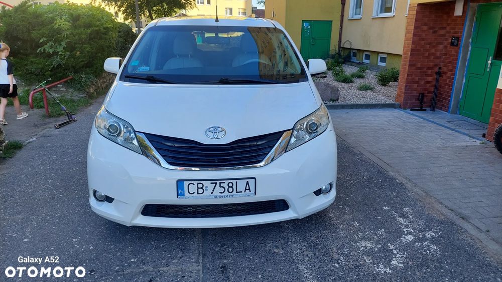 Toyota Sienna - 16