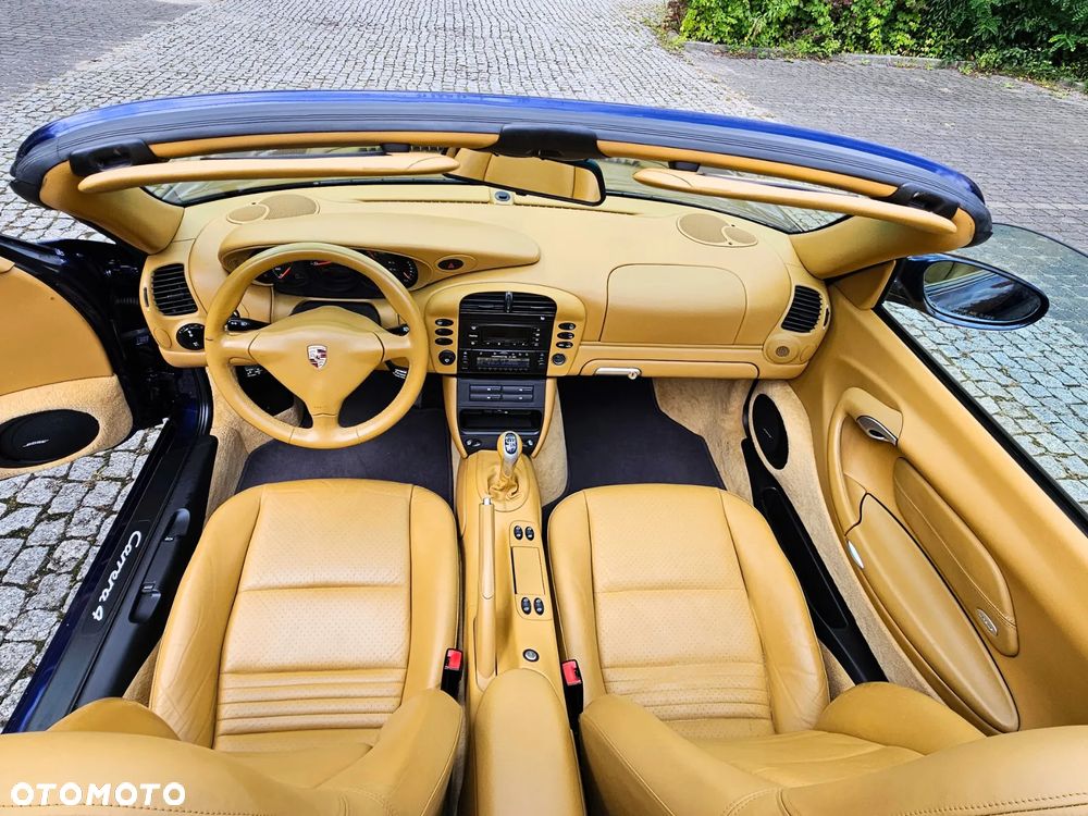Porsche 911 Carrera 4 - 14