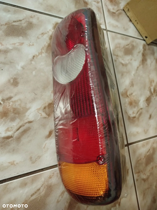 Lampa tył prawa (12/24V, z podświetleniem tablicy, odblask, złącze: Rear AMP 7PIN Bayonet) RVI MAXTER, MIDLINER, MIDLUM, MASCOTT; VOLVO FL II 10.8