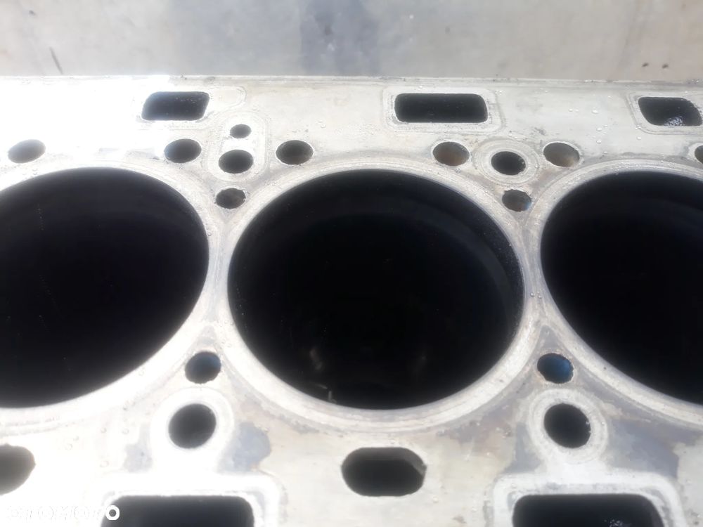 BLOK SILNIKA RENAULT MASTER II 2,5 DCI  G9UA754 - 5