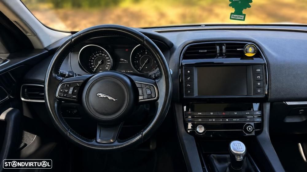 Jaguar F-Pace 20d Prestige - 16
