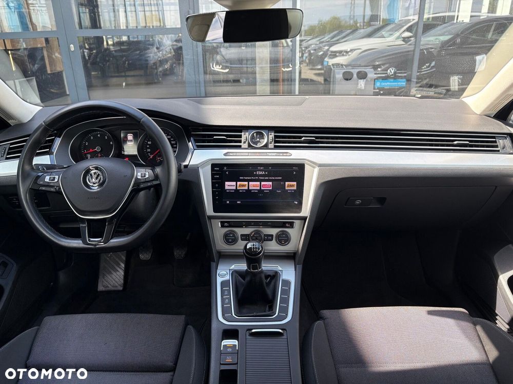Volkswagen Passat - 10