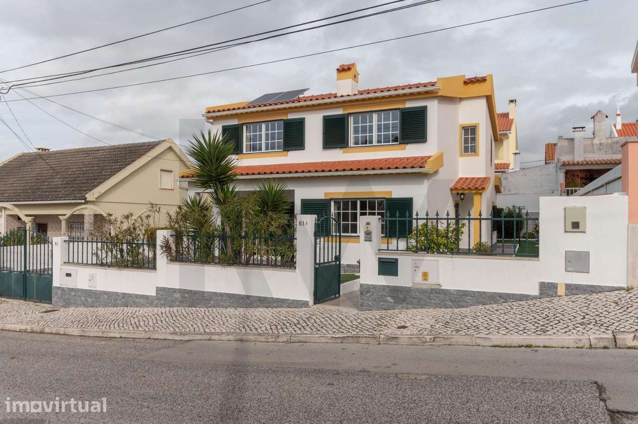 Moradia Isolada T5 na Charneca da Caparica | Espaço, Privacidade e Pro - Grande imagem: 3/36
