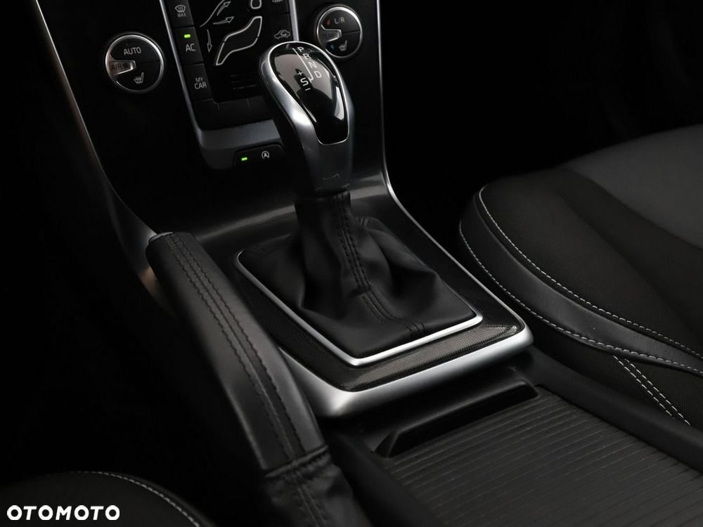 Volvo V40 T3 Geartronic Momentum - 29