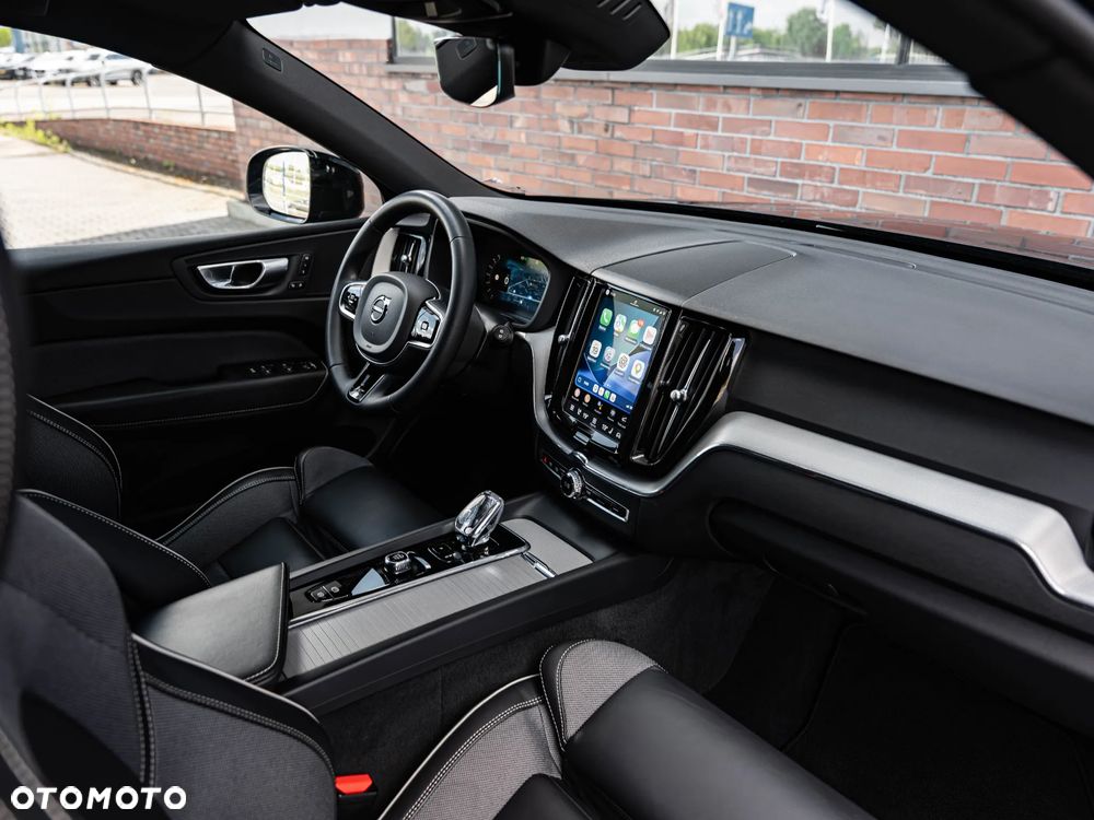 Volvo XC 60 B4 D Plus Dark - 24
