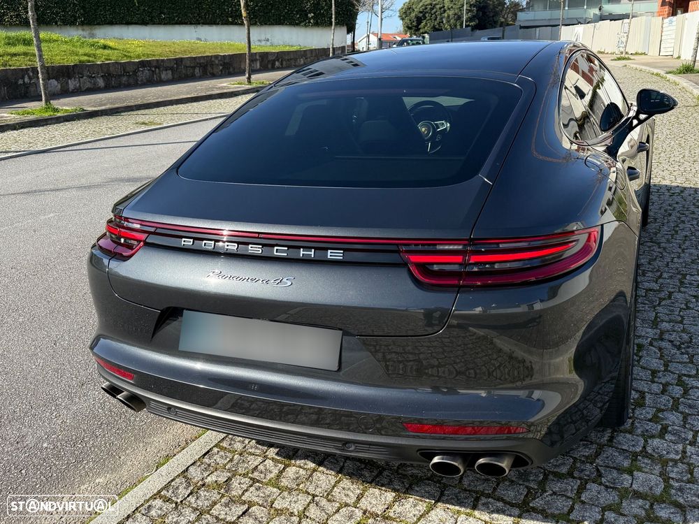 Porsche Panamera 4 S - 4