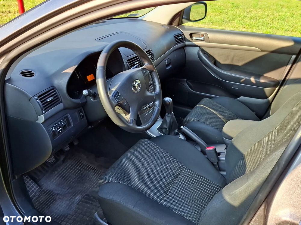 Toyota Avensis 1.8 VVT-i Sol - 13