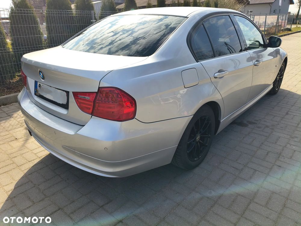 BMW Seria 3 318d - 4