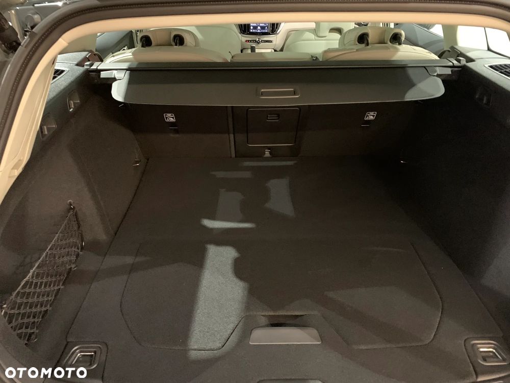 Volvo V60 B4 B Ultimate Dark - 12