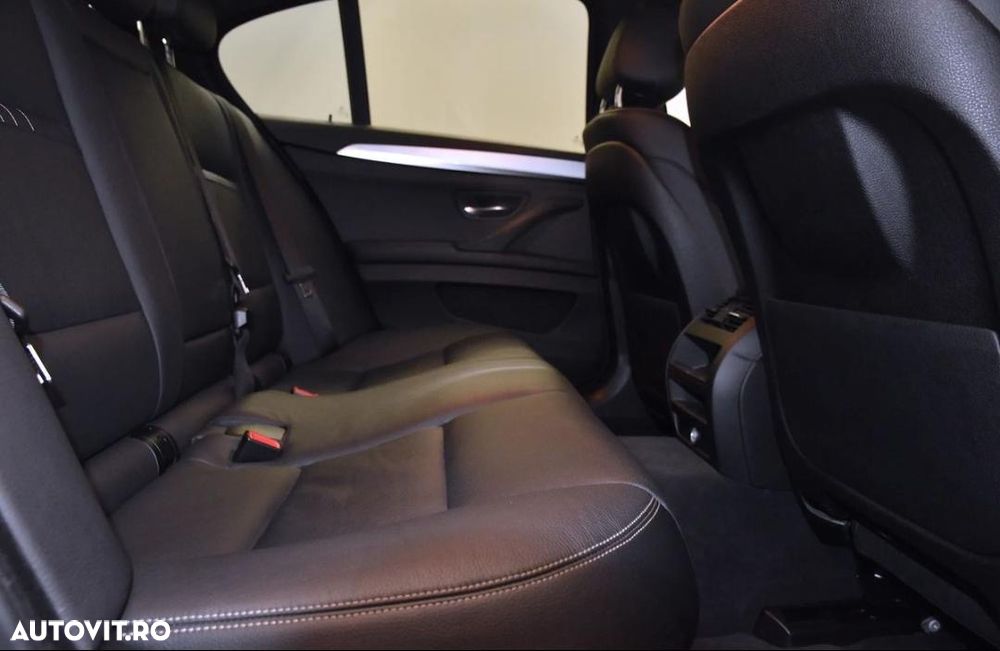 BMW Seria 5 530d xDrive AT - 12