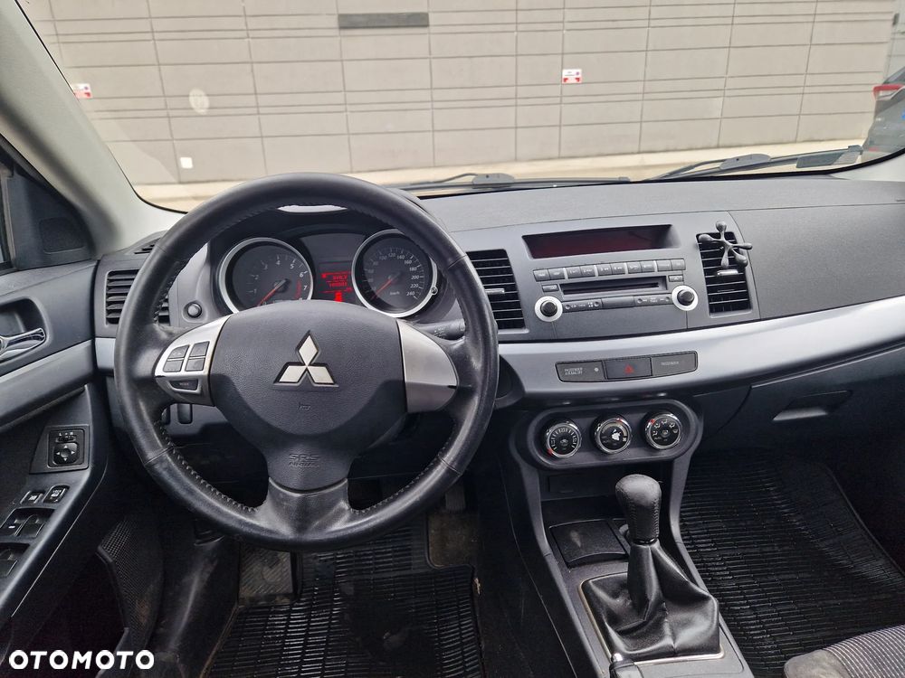 Mitsubishi Lancer 1.6 Invite - 6