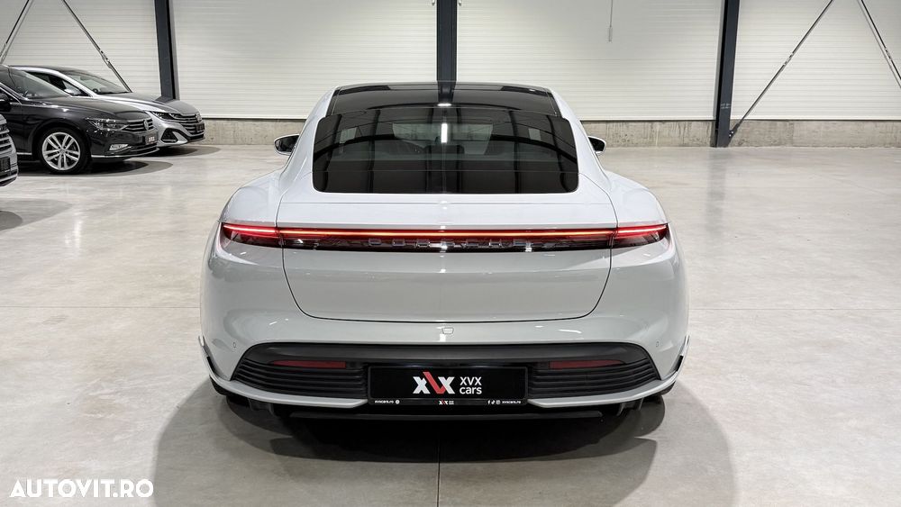 Porsche Taycan Turbo - 14