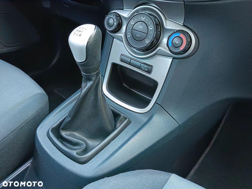 Ford Fiesta 1.25 Celebration - 26