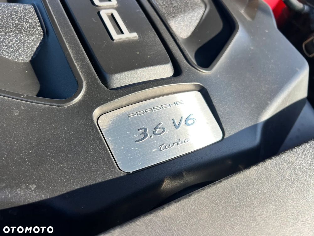 Porsche Macan Turbo PDK - 28