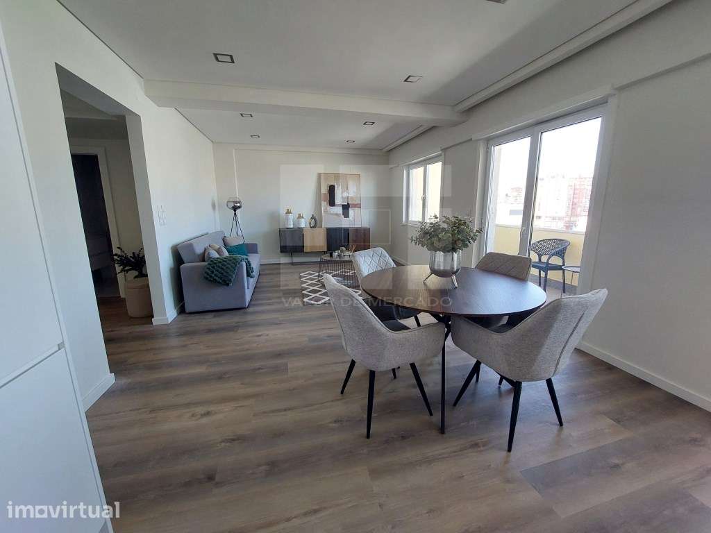 Apartamento T3 totalmente remodelado, 8º andar, Rua Engenheiro Nobr... - Grande imagem: 3/29