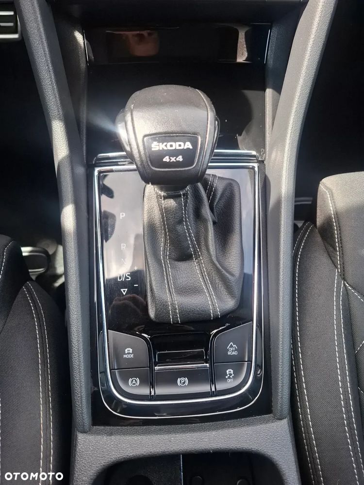 Skoda Karoq 2.0 TDI SCR 4x4 DSG Sportline - 34