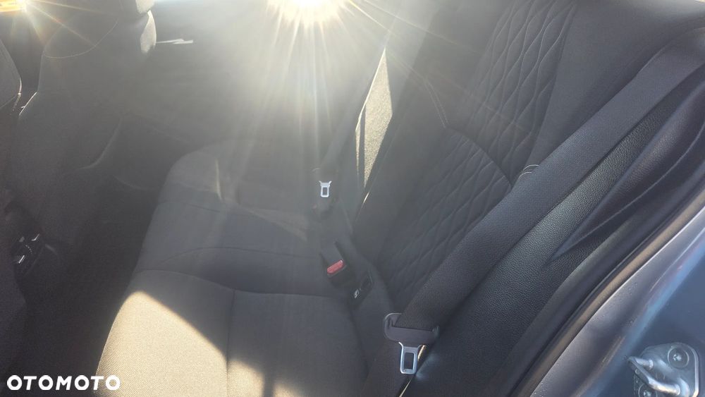 Toyota Corolla - 12