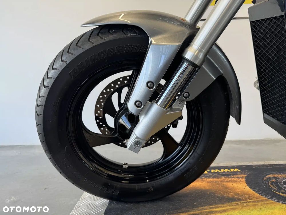 Suzuki Intruder - 18