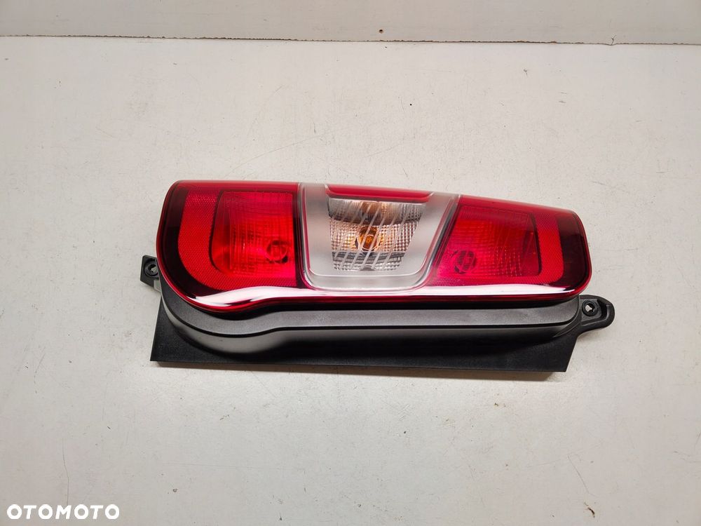 BERLINGO PARTNER PROACE COMBO LAMPA LEWA TYŁ EU - 4