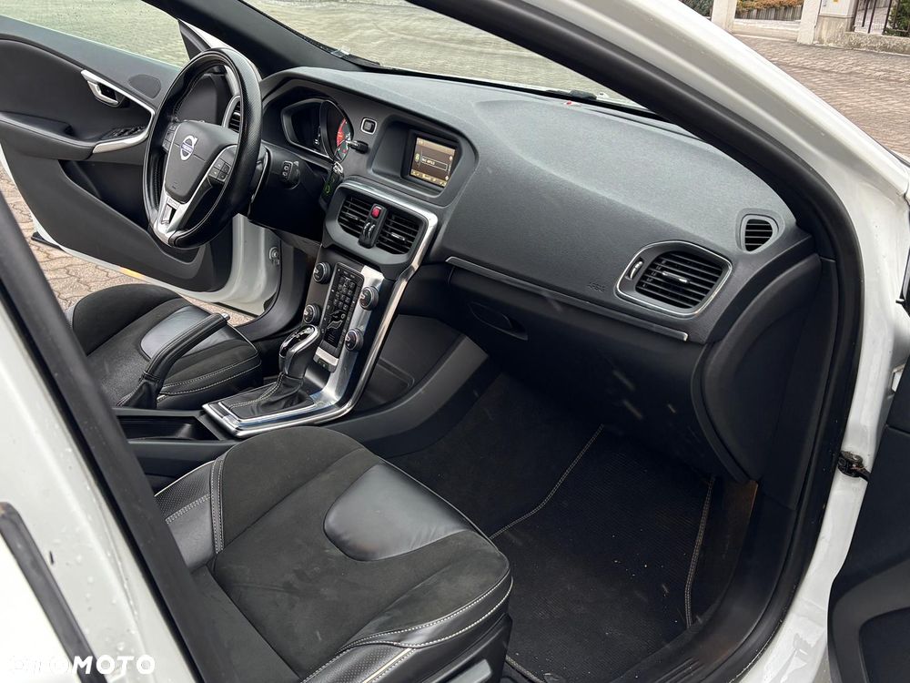 Volvo V40 D4 Geartronic RDesign - 11
