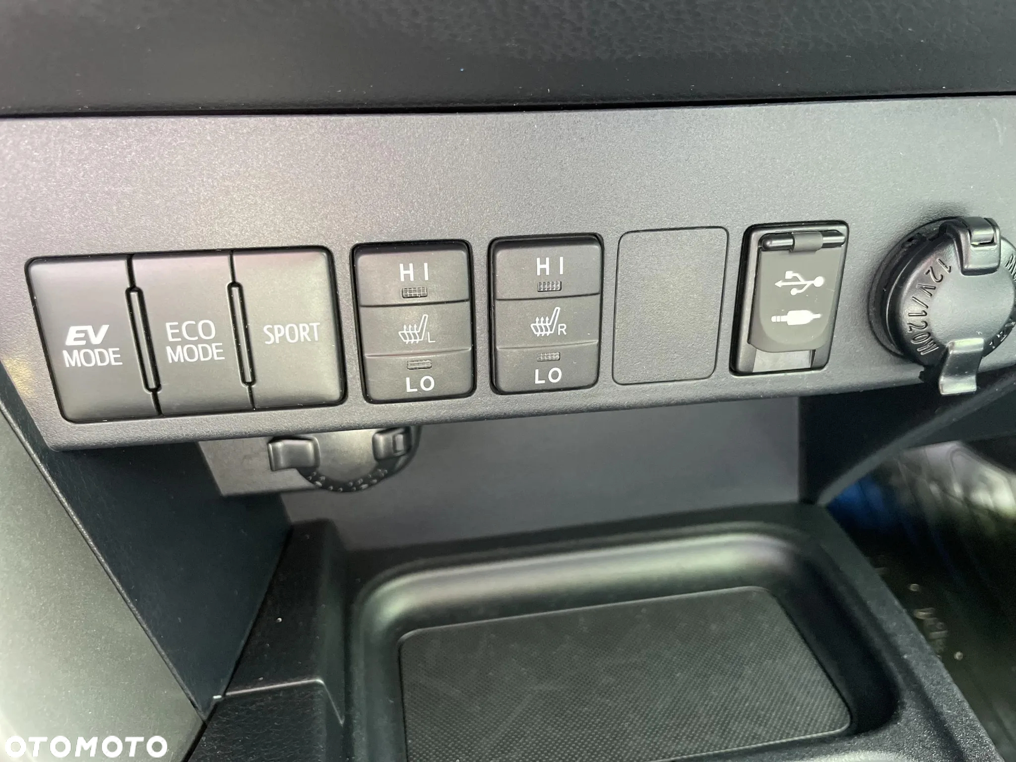 Toyota RAV4 Hybrid Premium 4x2 - 23