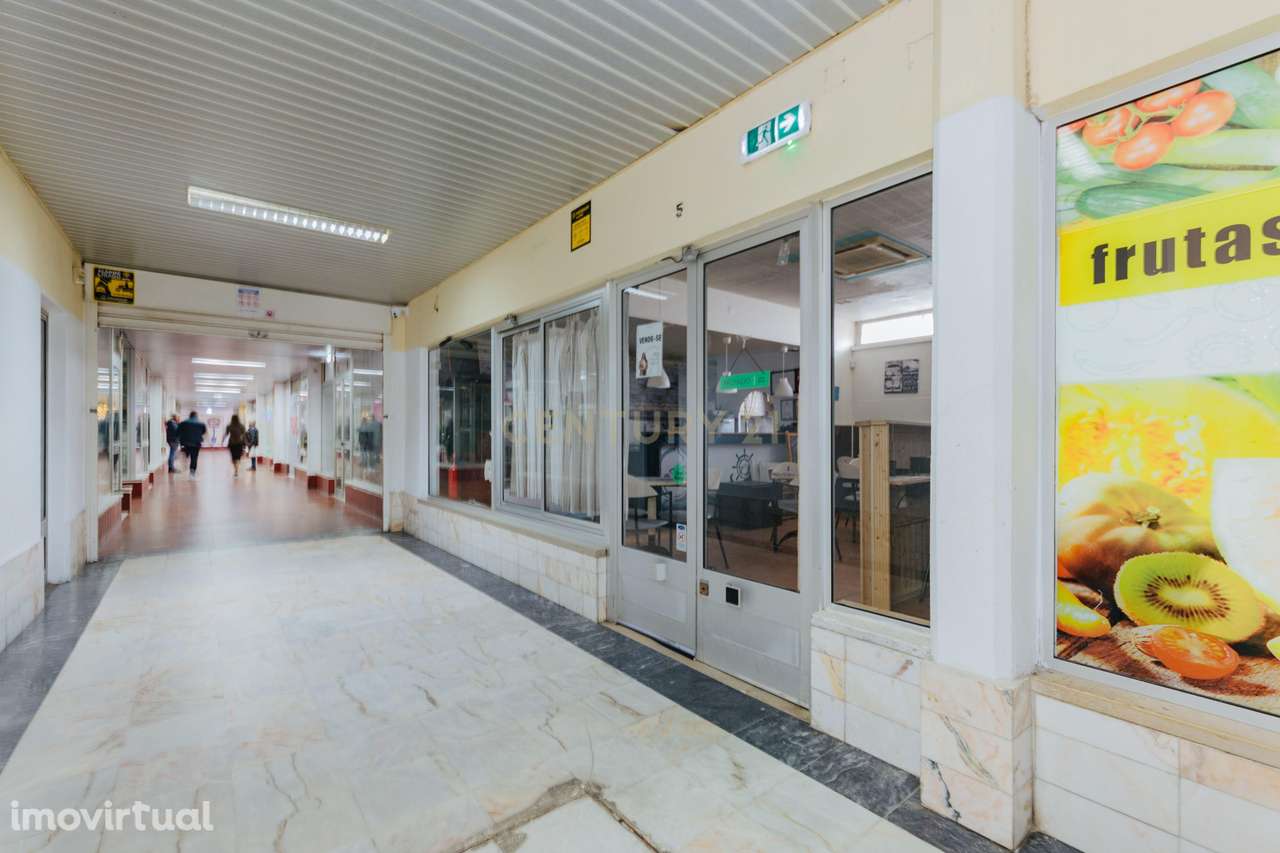 Café pronto a funcionar num centro comercial, Cidade de Sol- Barreiro - Grande imagem: 2/12