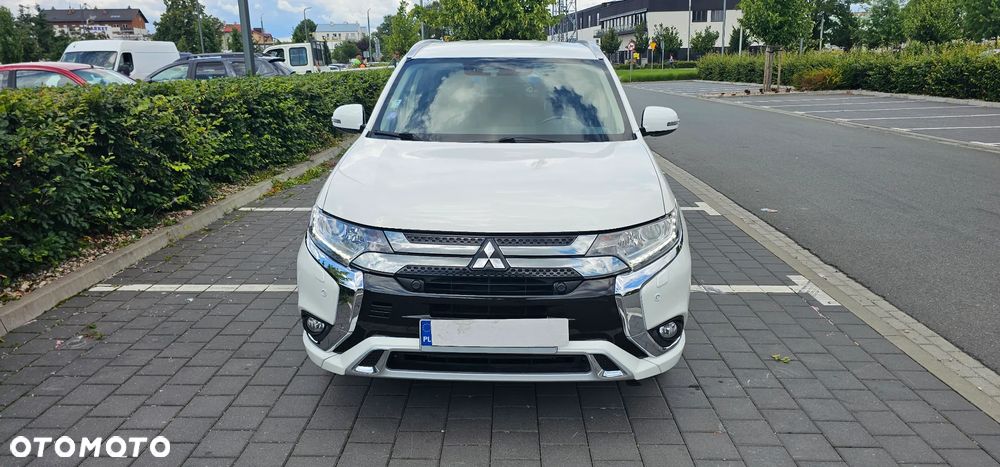 Mitsubishi Outlander Intense + - 10