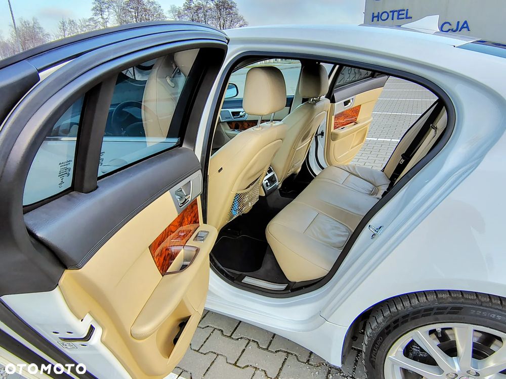 Jaguar XF 2.0 T Premium Luxury - 14