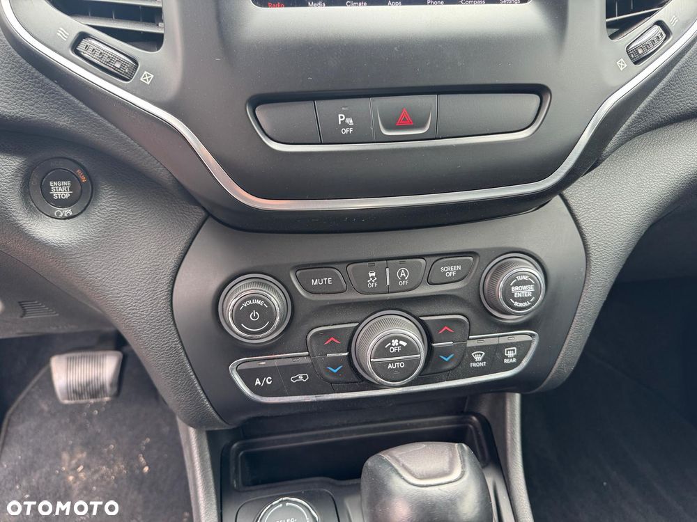 Jeep Cherokee - 17