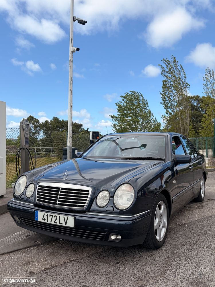 Mercedes-Benz E 200 - 1