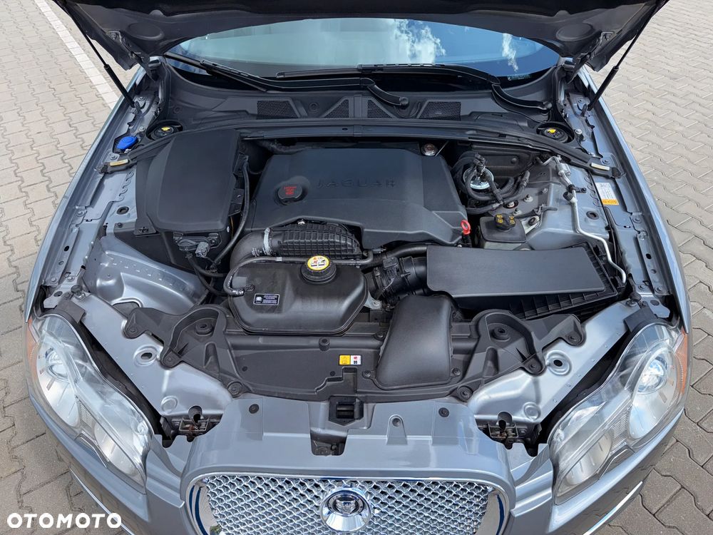 Jaguar XF 2.7 V6 D Luxury - 11