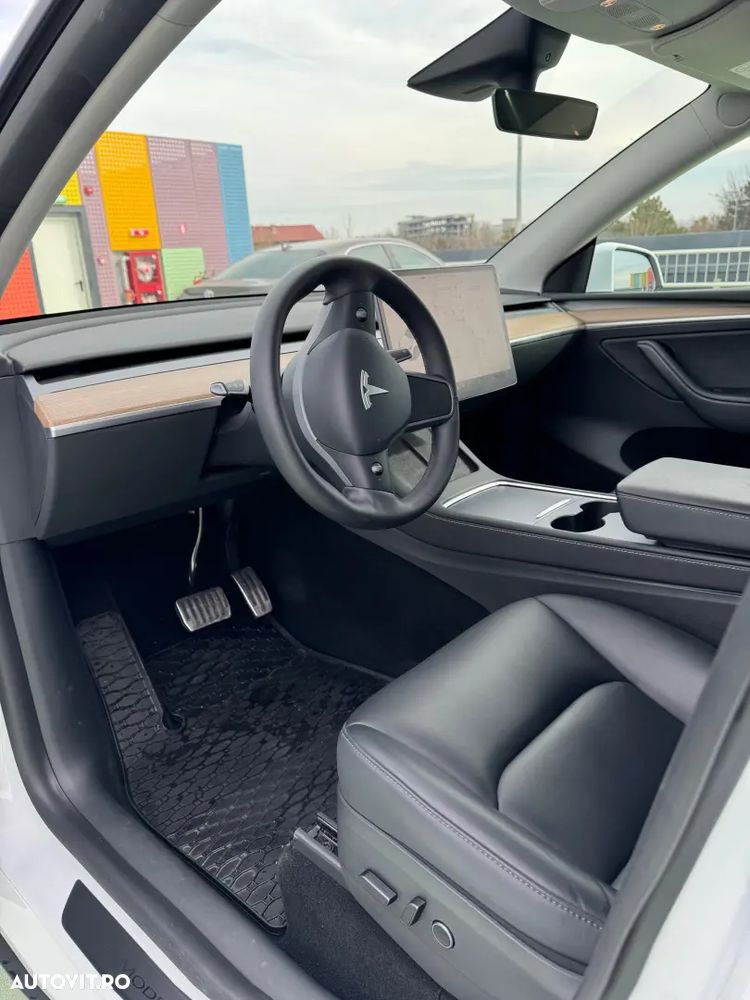 Tesla Model Y AWD Long Range - 12