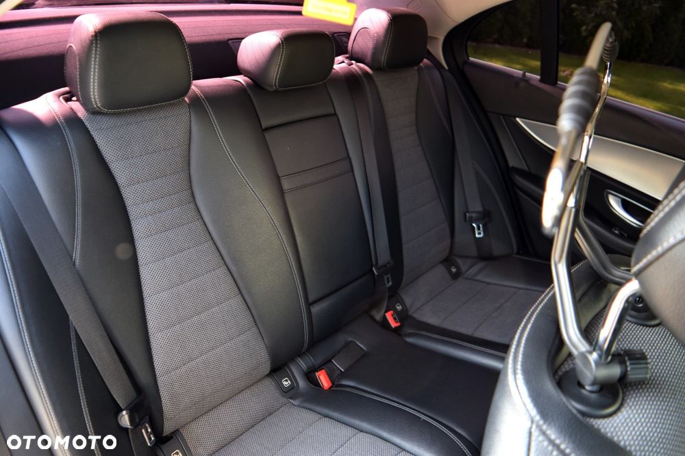 Mercedes-Benz Klasa E 220 d Business Edition 9G-TRONIC - 34