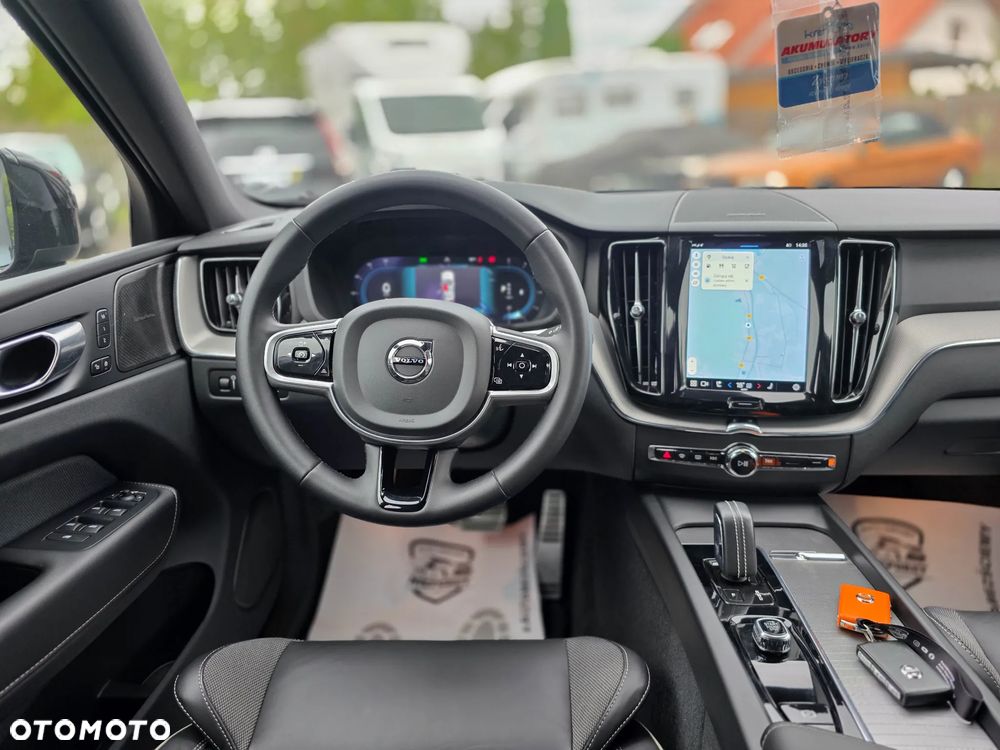 Volvo XC 60 B4 D AWD Plus Dark - 21
