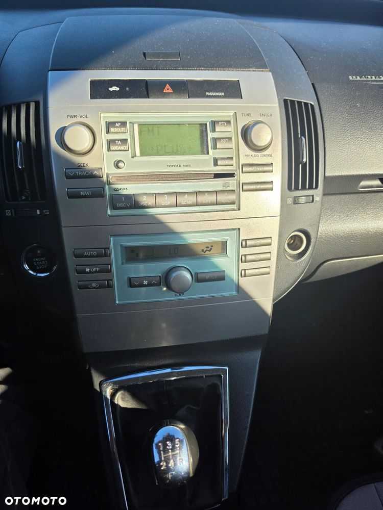 Toyota Corolla Verso - 10