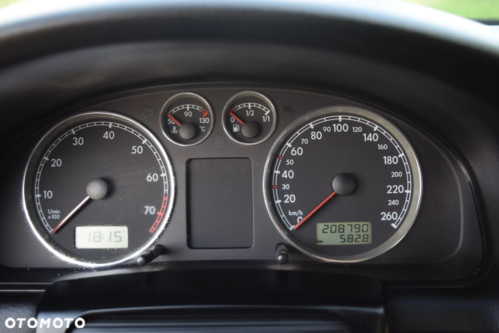 Volkswagen Passat 2.0 Comfortline - 23