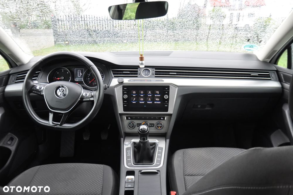 Volkswagen Passat 2.0 TDI SCR Comfortline - 28