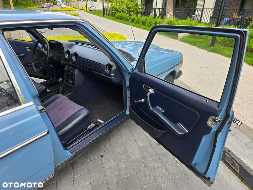 Mercedes-Benz W123 - 17