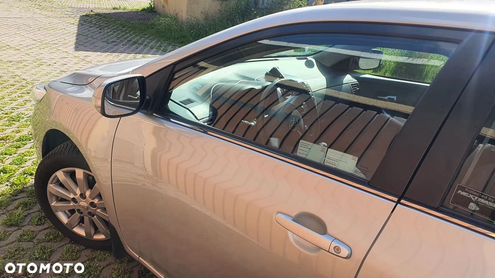 Toyota Corolla 1.6 Premium + - 14